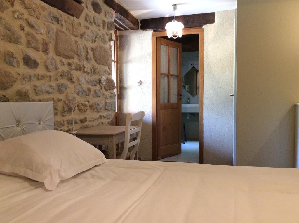 Bed and Breakfast Domaine De Noyer Saint-Christophe-en-Brionnais Habitación foto