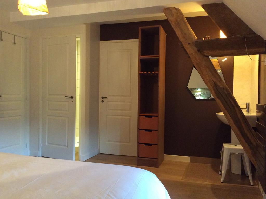 Bed and Breakfast Domaine De Noyer Saint-Christophe-en-Brionnais Habitación foto